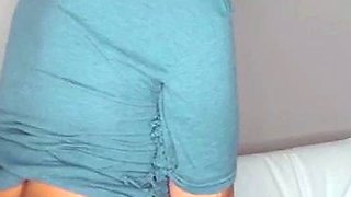 Big ass babe exposes her big boobs