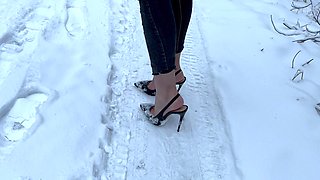 Black Classic Stiletto High Heels with No Back, 12 Cm Heels on Me and on Snow and Ice