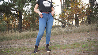 Stepsis Teases Cameltoe Pussy in Blue Jeans Outdoors