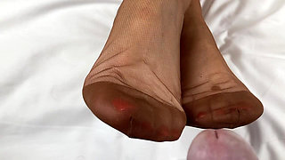 Mrs Mature Feet Allowing Her Lover to Cum Over Her Nylon Toes