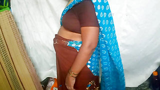 Long hire Indian Aunty nice boobs show