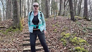 6 Outdoor Piss Scenes