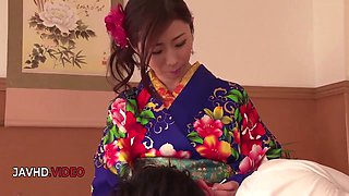 Seductive Japanese Woman In Kimono Gives Hot Blow Job On Cam With Ayumi Shinoda