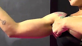 Anatomy Class, Biceps, Shoulders, and a Very Distracted Student Part 1