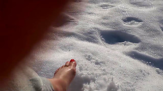 I Walk Barefoot in the Snow, the Snow Crunches Under My Toes