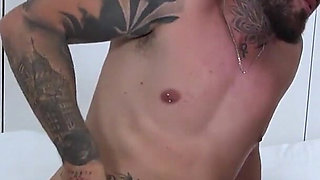 Alternative Slut Wants Fat Cock and Cumshot in the Mouth. Malafalda Shaves Her Pussy in Pepeporn