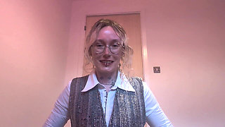 Sexy Realtor Desperate to Make the Sale