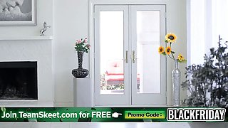 No yoga teacher has ever spread these mummies pussies like that! how did they do that posture?