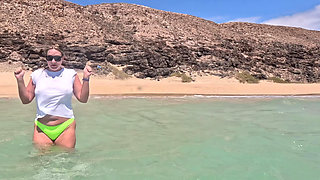 Wet White T-shirt Swimming Underwater