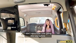 Looking-good Charlie Dean and Yasmina Khan - big ass video - Fake Taxi
