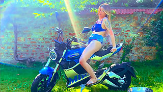 Motorcycle Pussy Rub Wet Tease & Orgasm