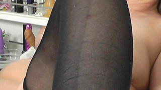 Mature gyno fetish - perverted gynecologist records his mature female patient on camera