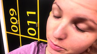 Amateur Webcam Cute Teen Plays Solo with Big Dildo