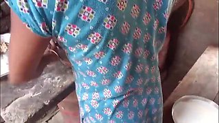 Desi Bhabhi Peeing While Cooking - Hot Indian Stepmom Fingering & Face Fuck