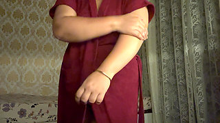 Desi bhabhi after bath pussy play and cum
