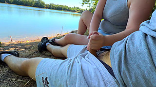 Risky Handjob Slut Beach: Dickflash for a Slutty Little Bitch and She Can't Resist to Make Me Cum
