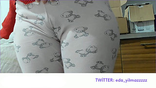 CAMELTOE- MASTURBATE WITH PAJAMAS- BIG ASS- RUBBING PUSSY WITH PAJAMAS