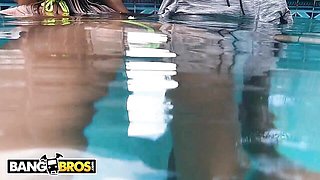 Petite Clara Trinity loves it underwater