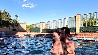 OnlyFans-Kinky MILF Fucking In The Pool And Underwater
