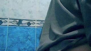 Jalbab Algerian Muslim woman shows her body behind hijab