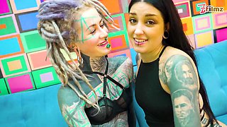 Anuskatzz and Morea Black in Lesbian Anal Gaping Facials