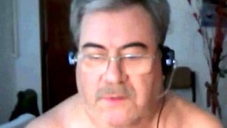 Mature Argentinian Bear Wanks and Cums