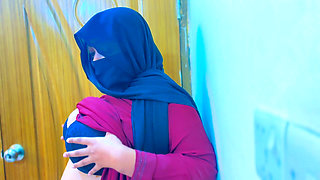 Egyptian Hot Maid Gets Super Horny & Start Masturbat in Office Room & Boss Start Handjob by Saw Her