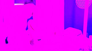 Emo Amateur Teen stript vor der Cam