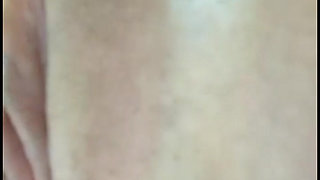 A beautiful Kabyle who plays with her hot at home when it's empty