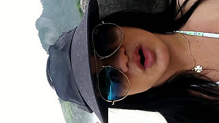 Walk on the Beach Encimtri a.wanker and Look at What Gave