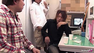 Japanese Salewoman get Creampie Lovemaking