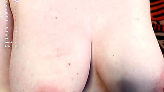 Big boob brunette masturbates on webcam