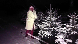 Granny Shows Her Hot Body at Night Outdoors in the Snow