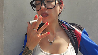 a new relaxing break with smoking and the beautiful Lavinia