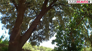 Spontaneously having sex with my girlfriend outside