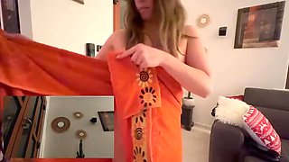 Nude Girl Flashes Pizza Delivery Guy - Towel Slip Accident