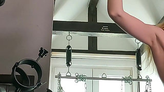 Slave! Fixed to the Ceiling!
