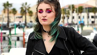 Gloryhole amateur blowjob followed with a cumshot