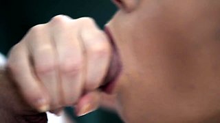 Sinnlicher ASMR-Blowjob  von einer deutschen Amateurin troc