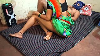 Indian Wife Cheating - Desi Bhabhi Fucks in Car While Husband Watches