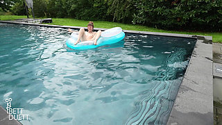 Uncut - Pool Masturbation on Vacation!!