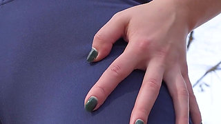 Girl in Yoga Pants Teases Fat Cameltoe Pussy Outdoors