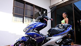 Big booty Thai GF motobike wash and big ass anal penetration