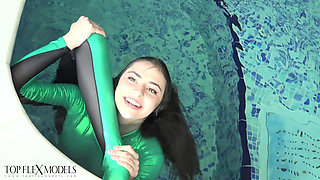 Surprise in the Hotel Pool