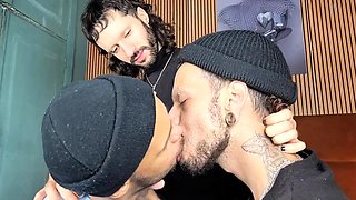 RJ MALE VIDEOS - Fantastic Kissing Orgy Between Hot Friends