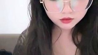 Amateur Webcam Cute Teen Plays Solo with Big