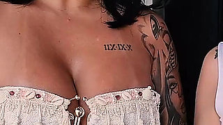 My Busty Boss and Her Big-bootied Friend Swallow My Cock in an Outdoor Threesome