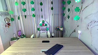 Young amateur teen in solo masturbation playing with herself