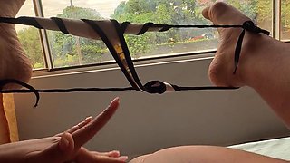 Uff, what a gusto to wank while everyone is passing by, hehehehehehe