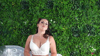 Minni-joy's Teases You Like the Peeker You Are in Her First Ever Solo/toy Scene!